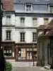 Clamecy - Façades de maisons de la vieille ville