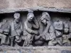 Clermont-Ferrand - Bas-relief, représentant la scène du Lavement des pieds, sur la façade d'une maison de la vieille ville