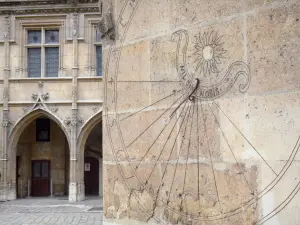 Cluny museum - Sundial of the Hôtel de Cluny mansion