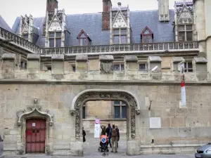 Cluny museum - Entrance gate of the Hôtel de Cluny mansion