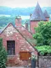 Collonges-la-Rouge - Uitzicht op de toren Pepperpot kasteel Benge