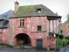 Collonges-la-Rouge - Huis van de Zeemeermin en gewelfde veranda