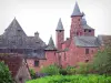 Collonges-la-Rouge - Castel de Vassinhac, torre sineira românica e torres da igreja Saint-Pierre