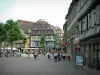 Colmar - Platz mit Fachwerkhäusern und Geschäften