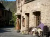 Conques - Terrasse de café au coeur du village médiéval