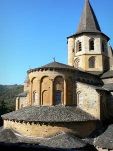 Conques - Clocher octogonal et chevet de l'abbatiale Sainte-Foy