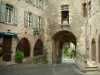 Cordes-sur-Ciel - Porte des Ormeaux en stenen huizen van het middeleeuwse