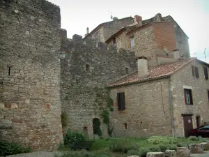 Cordes-sur-Ciel - Fortificações e casas de pedra da cidade medieval