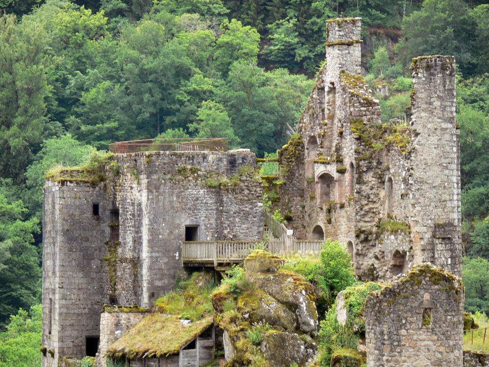 Guide de la Corrèze - Tours de Merle - Vestiges du site médiéval