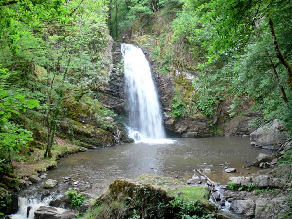 Guide de la Corrèze - Paysages de la Corrèze - Cascade de Murel dans les gorges de la Franche Valeine ; sur la commune d'Albussac