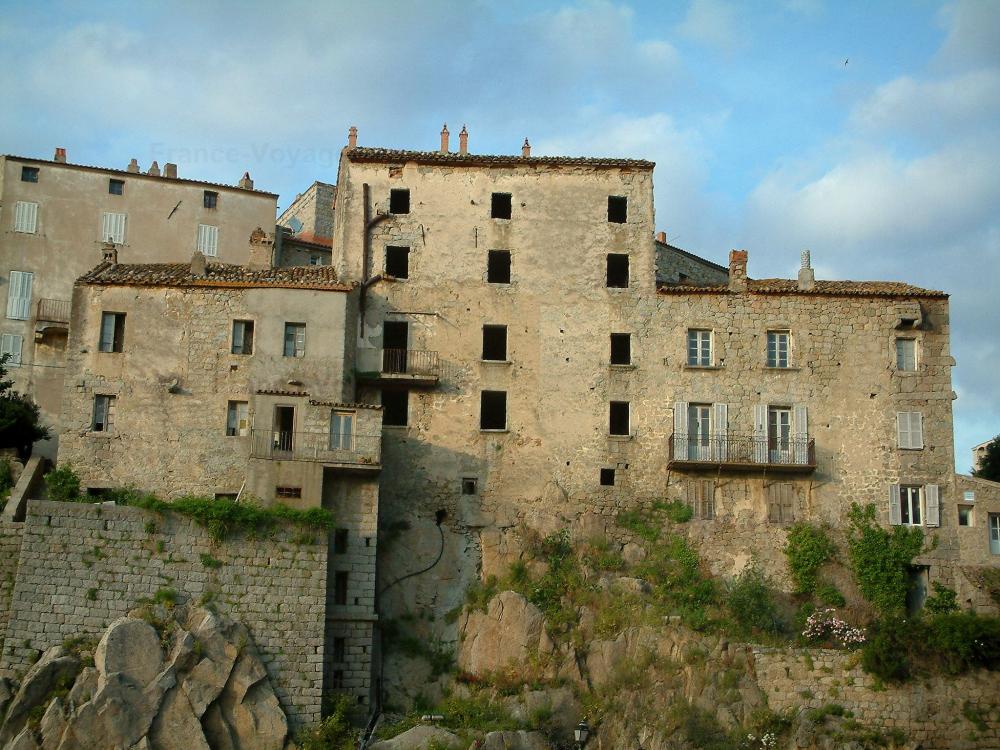 Guide de Corse - Sartène - Maisons hautes perchées de la vieille ville