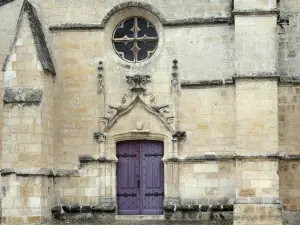 Coulon - Portail de l'église de la Sainte-Trinité