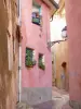 The Crest Tower - Crest: Colorful facades in an alley in the old town