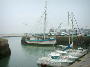 Le Croisic - Boats in the port