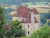 Curemonte - Schloss Johannie umgeben von Grün