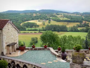 Curemonte - Giardino di una casa nel villaggio con vista sul paesaggio circostante verde