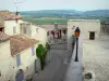 Dauphin - Terraza del castillo y sus vistas sobre los alrededores del paisaje, calles y casas del pueblo provenzal