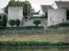 Decisão - Torres das muralhas nas margens do rio Loire