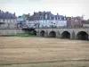 Decisão - Pont de la Vieille Loire e fachadas da cidade