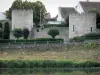 Decize - Torres de las murallas en las orillas del río Loira