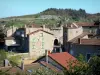 Désaignes - Blick auf das Tor Bourg de l'Homme und die mittelalterlichen Häuser des Dorfes