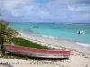 O Desirade - Barco na areia com vista para as águas azul-turquesa do Oceano Atlântico