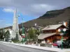 Les Deux Alpes - Station des 2 Alpes avec la Maison de la Montagne en premier plan