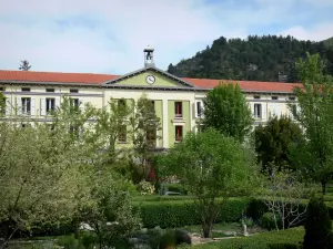 Digne-les-Bains - Jardín Botánico de los franciscanos, con sus plantas y árboles (antiguo monasterio franciscano)