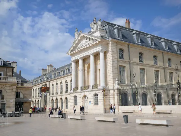 Dijon - Palast der Herzöge und Stände von Burgund mit Blick auf den Place de la Libération