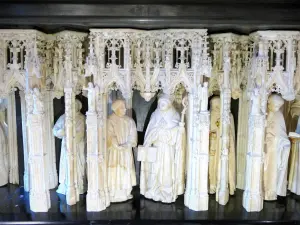Dijon - Palast der Herzöge und Stände von Burgund - Museum der Schönen Künste von Dijon: Trauernde, gemeißelte Statuetten, aus dem Grab von Johannes dem Furchtlosen und Margarete von Bayern