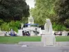 Dijon - Jardin Darcy de style néo-Renaissance avec la statue de l'ours blanc