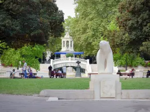 Dijon - Darcy garden in neo-Renaissance style with the statue of the white bear