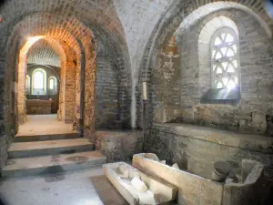 Dijon - Inside the Saint-Bénigne cathedral: Romanesque crypt