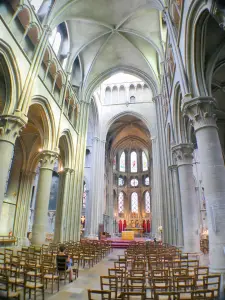 Dijon - Inside the Notre-Dame church: nave and choir