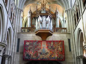 Dijon - Inside the Notre-Dame church: organ and Terribilis tapestry