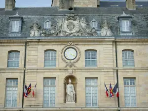 Dijon - Fassade des Rathauses - Palast der Herzöge von Burgund