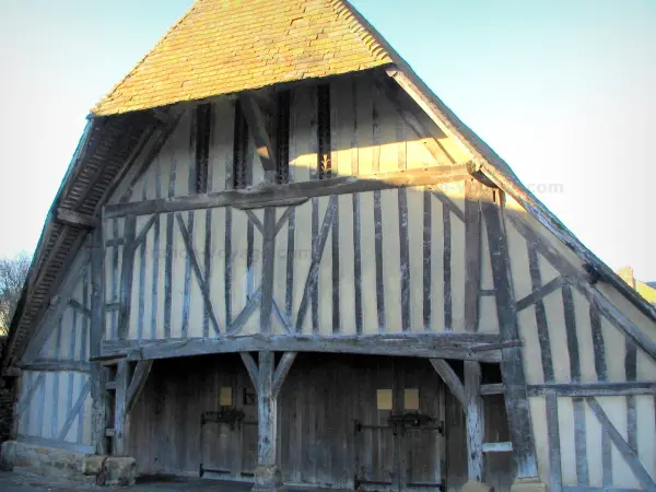 Dives-sur-Mer - Côte Fleurie (Flower coast): covered market hall of the city