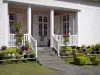 Domaine des Tourelles - Ingresso decorato con piante in vaso