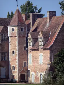 Dombes - Château de Saint-Paul-de-Varax (casa de ladrillo)