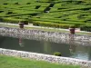 Domein van Villarceaux - Landgoedpark: gracht- en buxusborduursels in de tuin over het water (parterre over het water); in de stad Chaussy, in het Regionaal Natuurpark van Vexin Français