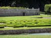 Domein van Villarceaux - Park van het landgoed met zijn middeleeuwse tuin (middeleeuws terras, kruidentuin), zijn bloemperk aan het water (tuin aan het water) en zijn grote vijver, de Sint-Niklaastoren en het landhuis van Ninon met zijn gewelfde doorgang (paviljoen van Ninon; lager kasteel) ; in de stad Chaussy, in het Regionaal Natuurpark van Vexin Français