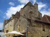 Domme - Governor Hotel con la sua torretta in aggetto e le nuvole nel cielo blu, nella valle della Dordogna, nel Périgord