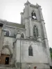 Donzy - Fachada da Igreja Saint-Caradeuc com lema republicano