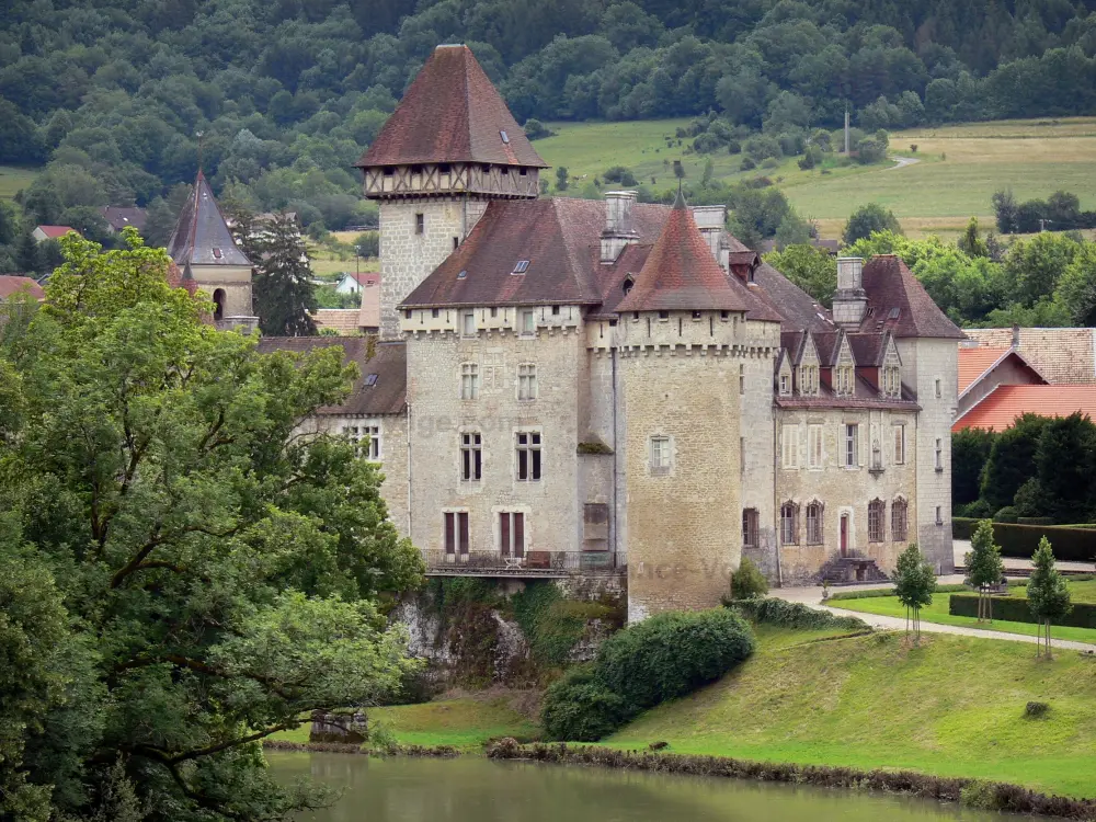 Guide of the Doubs - Cléron castle - Fortified castle on the edge of Loue river