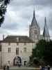 Dourdan - Museo del Castillo y las torres de las iglesias de Saint-Germain l'Auxerrois