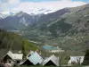Drac Noir valley - Chalets with view of the Drac Noir valley and the surrounding mountains; in Champsaur, in the Écrins National Nature Park