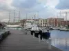 Dunkerque - Port du Bassin du Commerce (port de plaisance) avec ses bateaux et ses voiliers, bâtiments en arrière-plan