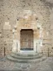 Église de Saint-Génis-des-Fontaines - Ancienne abbaye de Saint-Génis-des-Fontaines : portail de l'église abbatiale Saint-Michel et son linteau sculpté