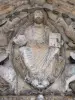 Église de Saint-Loup-de-Naud - Portail de l'église romane Saint-Loup : tympan sculpté représentant le Christ en Majesté