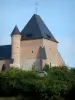 Églises fortifiées de Thiérache - Donjon et tour de l'église fortifiée de Beaurain, sur la commune de Flavigny-le-Grand-et-Beaurain